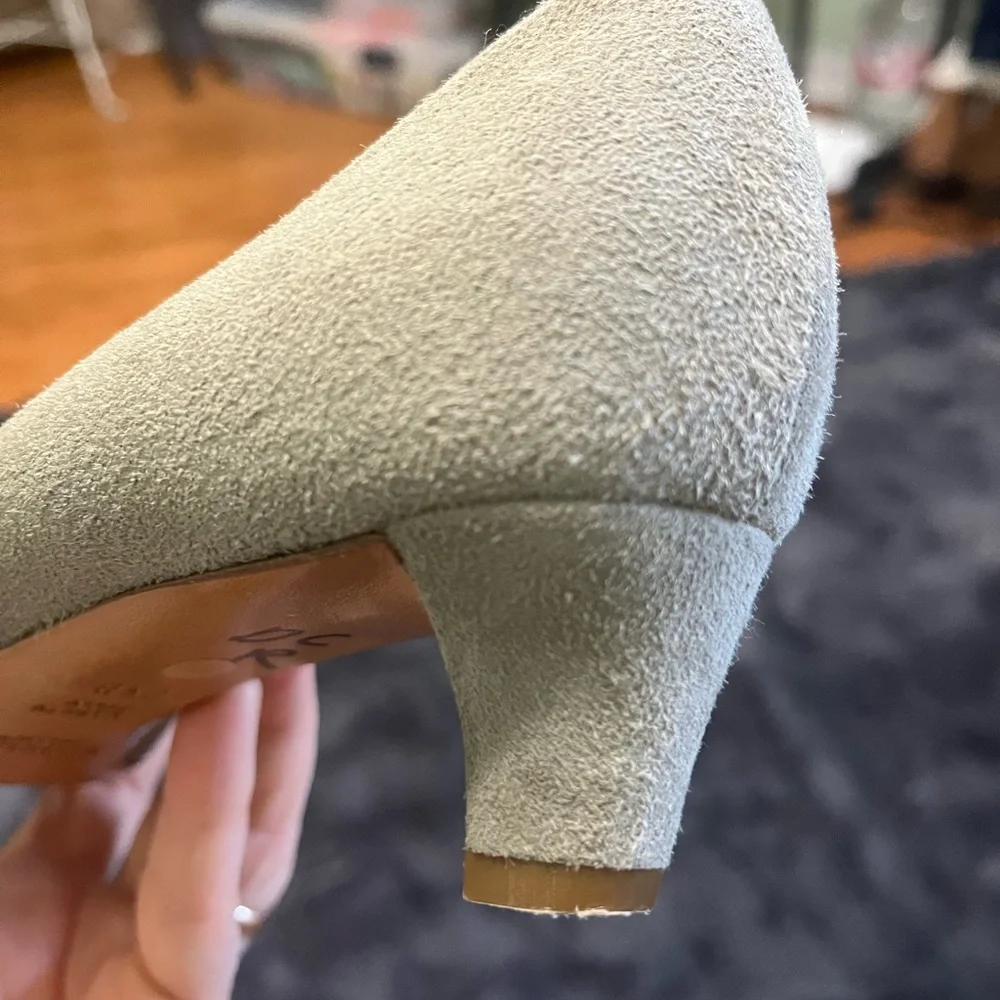 Ralph Lauren Collection Purple Label suede  heel pumps gray 9 1/2 B